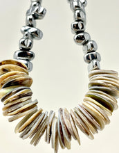 Load image into Gallery viewer, Darea necklace
